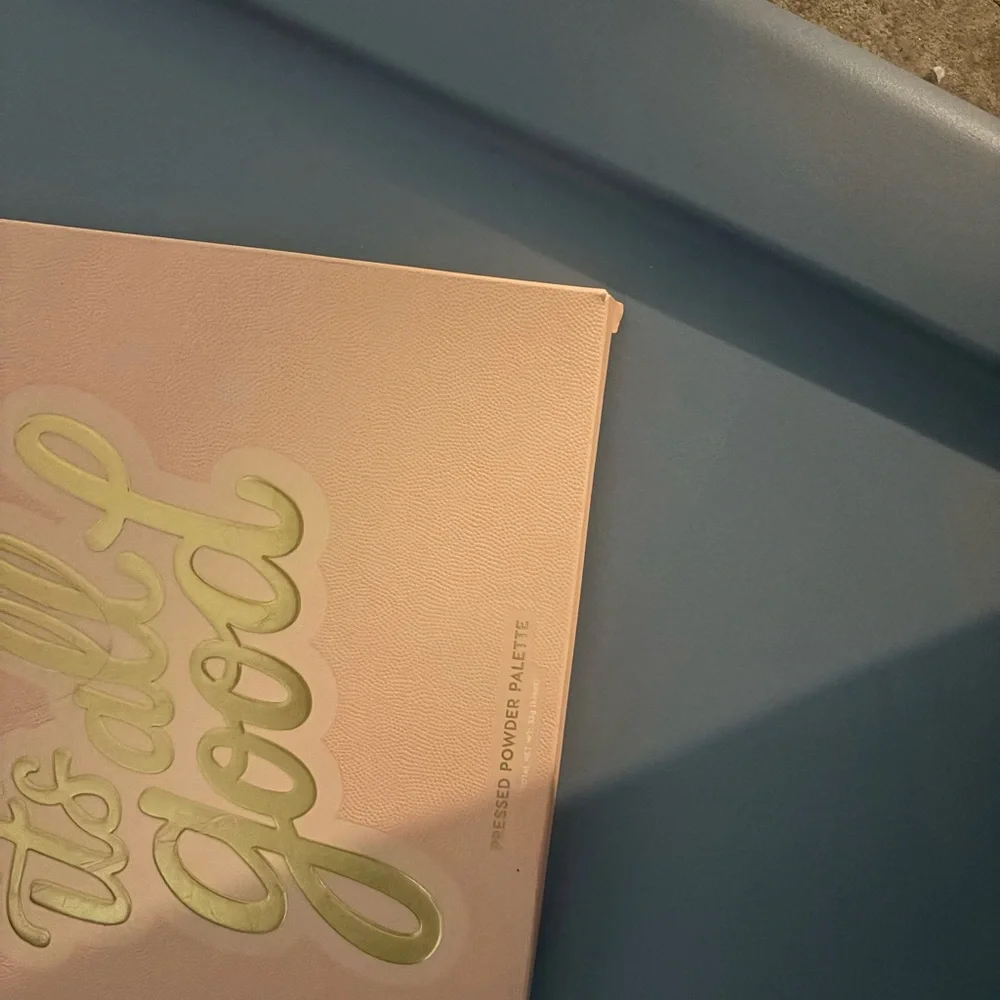 Colourpop chic powder